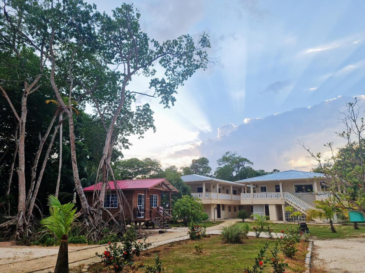 Seaside Chateau Resort Belize City Eksteriør billede