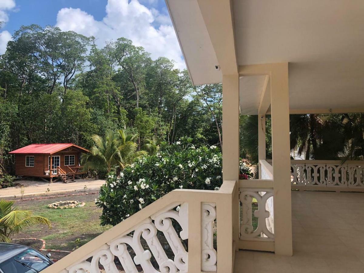 Seaside Chateau Resort Belize City Eksteriør billede